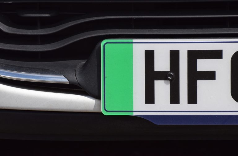 What Does a Green Line on a Number Plate Mean