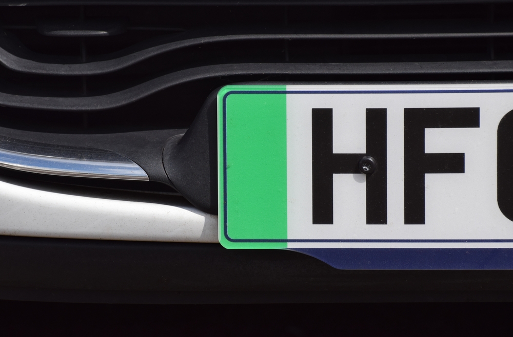 What Does a Green Line on a Number Plate Mean